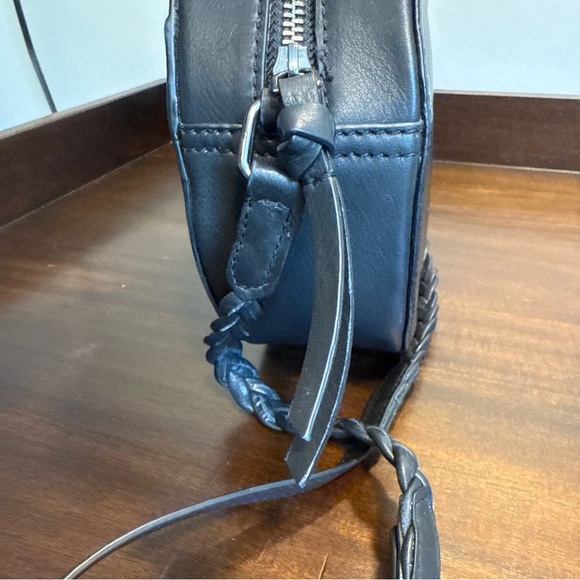 Rachel Roy Womens Circle Crossbody Adj. Strap Blk Pebbled Leather EUC B - Picture 8 of 11